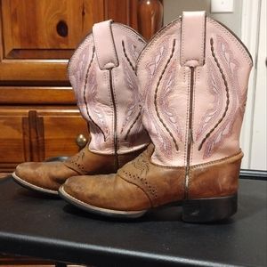 Justin leather cowboy boots for the cowgirl in your little princess size 10D. EU